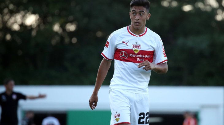 Quelle: Imago Die Mercedes-Benz-Bank bringt dem VfB Stuttgart als Brustsponsor 8 Millionen Euro im Jahr. Ärmelsponsor Gazi weitere 1,5 Millionen Euro.