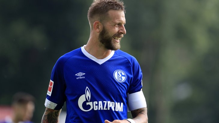 Credit: Imago 2017/18 war Adidas noch Ausrüster des FC Schalke 04. Nun tragen die „Knappen“ Umbro-Trikots.
