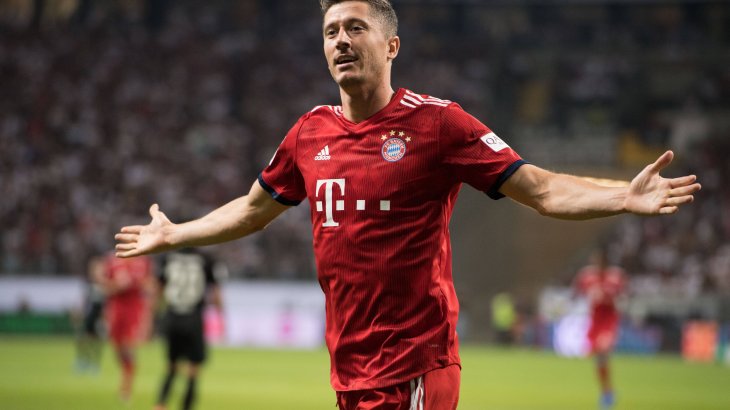 Der deutsche Rekordmeister FC Bayern München ist das einzig verbliebene Bundesliga-Team, das von Adidas ausgerüstet wird. Adidas-CEO Kasper Rorsted begründet das so: „Wir sind ein globaler Konzern und dementsprechend konzentrieren wir uns auch auf große globale Symbole.“