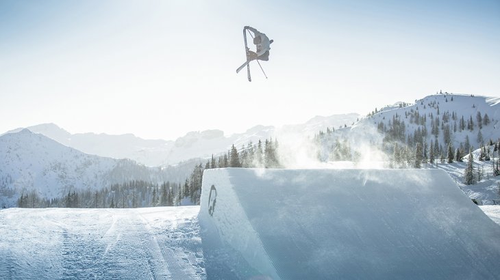 Credit: Rohrbacher The snowpark in the skiing area Flachauwinkl in the Salzburger Land scores not only with an unbelievable variety of obstacles and kickers, but above all with its size: The funpark stretches over a good 1.5 km length.