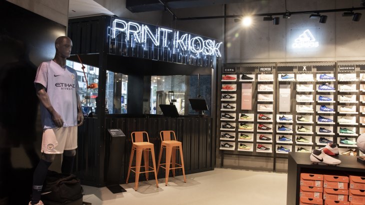 SportScheck plans to introduce mobile payment options in stores soon. Here is the new store in Cologne.