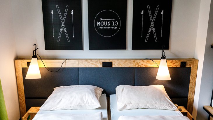 So sieht ein Doppelzimmer im moun10, der neuen Jugendherberge von Garmisch-Partenkirchen, aus. So sieht ein Doppelzimmer im moun10, der neuen Jugendherberge von Garmisch-Partenkirchen, aus.