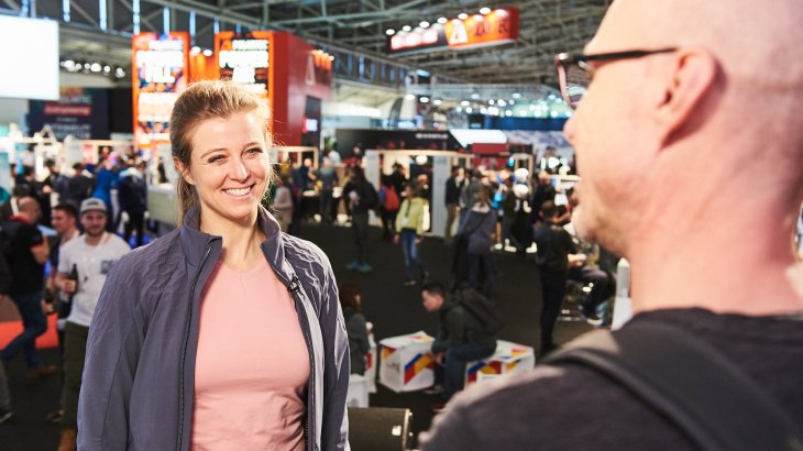 Auch 2019 moderierte Schauspielerin Nina Eichinger die Preisverleihung auf der Bühne im ISPO Brandnew Village in Halle B4.