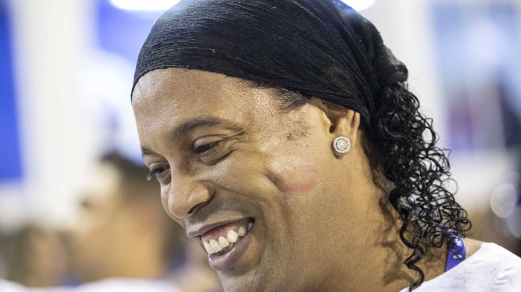 6. Ronaldinho: 43,23 Mio. Follower Seine aktive Fußballkarriere hat Ronaldinho 2015 beendet. Seine Popularität ist jedoch ungebrochen – insbesondere in seiner Heimat Brasilien. Mentions spendiert der Weltstar vor allem seinen bedeutendsten Ex-Vereinen: dem FC Barcelona, AC Mailand und Flamengo Rio de Janeiro.