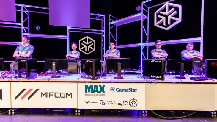 S04 Evolution beim LOL Showmatch S04 Evolution auf der ES_COM