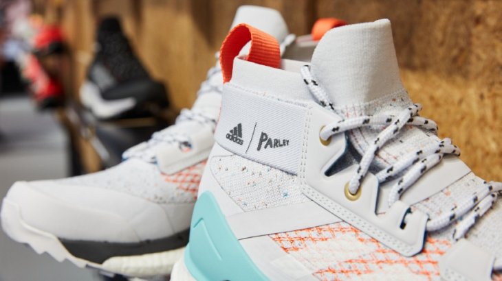 en frente de hada consenso Outdoor Shoes: High-Tech and Fashion Products in One