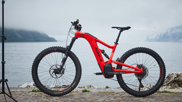 Das BH Carbon X Lynx beim Promenadenposing Das BH Carbon X Lynx beim Promenadenposing