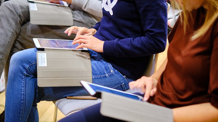 Bewertung der Start-ups Abstimmung 4.0: Mit Tablets werden die Produkte bewertet und Sieger in Echtzeit ermittelt