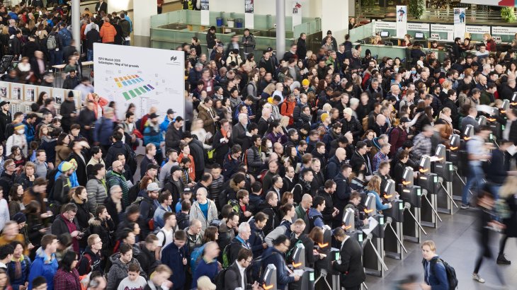 On Sunday morning, the wait was over: Even before the gates to ISPO Munich 2020 opened, hundreds of trade visitors were already waiting at the entrances. On Sunday morning, the wait was over: Even before the gates to ISPO Munich 2020 opened, hundreds of trade visitors were already waiting at the entrances.