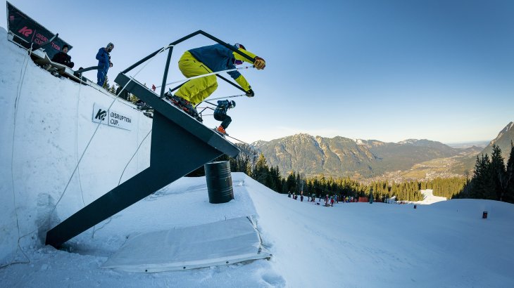 Spectacular start at the Disruption Cup 2020 in Garmisch-Partenkirchen: The athletes started with the "HAMMER DROP" into the 1:1 course Spectacular start at the Disruption Cup 2020 in Garmisch-Partenkirchen: The athletes started with the "HAMMER DROP" into the 1:1 course