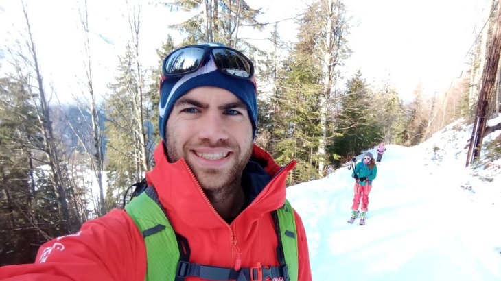 Calum auf Skitour in Aravis: „Die Jacke atmet und belüftet wunderbar, ich habe mich auf der Tour nie wirklich schwitzig gefühlt, selbst an einem 1000m+ Tag in der prallen Sonne“ Calum auf Skitour in Aravis: „Die Jacke atmet und belüftet wunderbar, ich habe mich auf der Tour nie wirklich schwitzig gefühlt, selbst an einem 1000m+ Tag in der prallen Sonne“