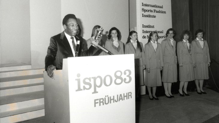 mb-151118-1983 Pele-4 Fußballlegende Pelé bei einer Ansprache anlässlich seiner Auszeichnung mit dem ISPO CUP.