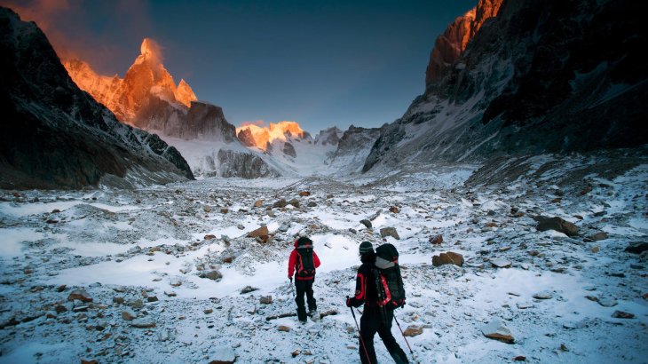 mb-151130-01_David-Lama-and-partner-approaching-Cerro-Torre_Copyright-Corey-Rich-RedBullContentPool_PER_e Lama mit Kletterpartner am Cerro Torre.