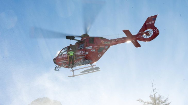 mb-Dainese_Mayer1 Matthias Mayer wird mit dem Hubschrauber abtransportiert