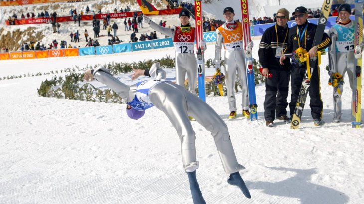 mb-Schmitt_Oly-Salto Schmitt macht einen Flick Flack nach dem Olympiasieg