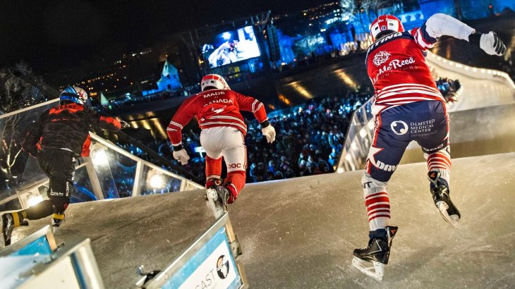 mb-160107-Red_Bull_Crashed_Ice_Teilnehmer_von_hinten Red Bull Crashed Ice Startrampe