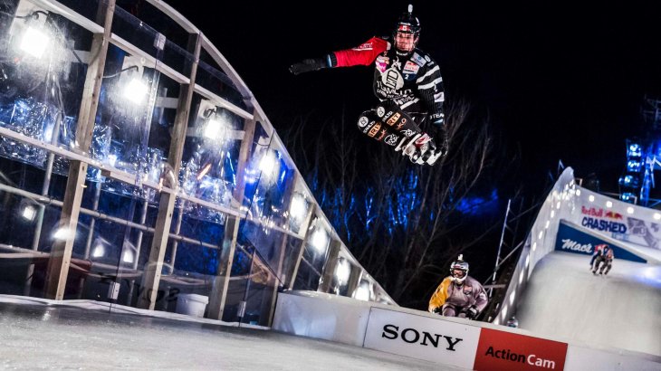 mb-Red_Bull_Crashed_Ice_Kunstsprung Red Bull Crashed Ice Kunstsprung