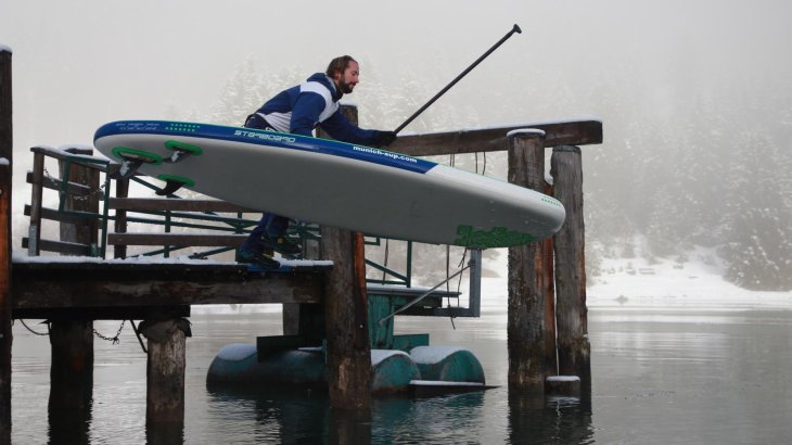 mb-sup_sprung_ins_wasser1 Bei Manuel läuft der akrobatische Sprung...
