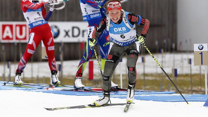 mb-Dahlmeier-nach-Schiessen Biathletin Laura Dahlmeier verlässt den Schießstand als Erste.