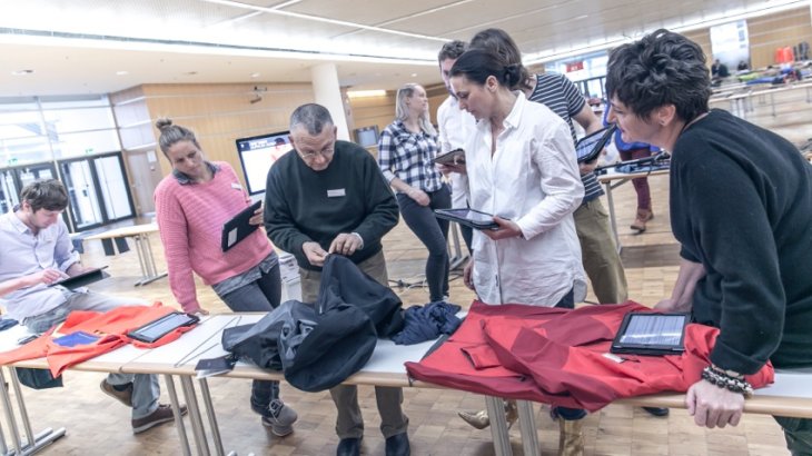mb-Award-Jury_5 Die Apparel-Jury mit Trend Consultant Louisa Smith (rechts).