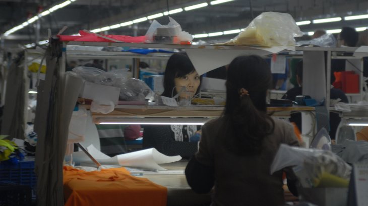 mb-en-KTC-Chaos Workers produce high-quality products in hard spade-work.