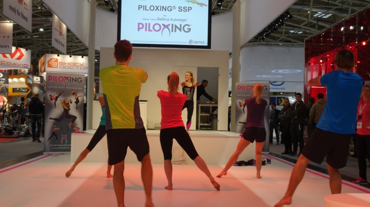 mb-piloxing-3 PILOXING kombiniert Elemente der Sportarten Boxen und Pilates.