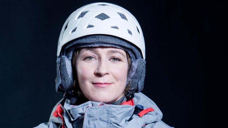 Claudia Pechstein präsentiert den neuen Rockwell Helm