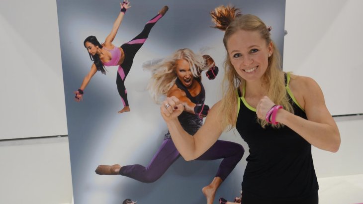 mb-piloxing-6 Die Trainerinnen zeigen: PILOXING erfordert auch hohe Körperspannung.