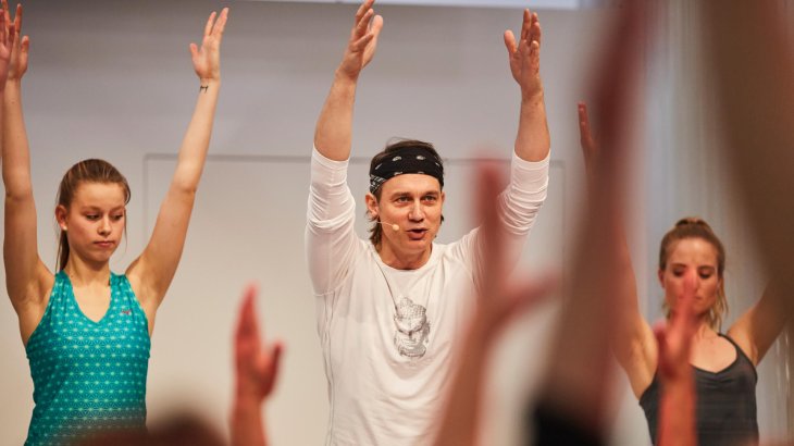mb-ISPO-Eindruecke-20 Ralf Bauer präsentiert Tibetisches Yoga