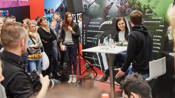mb-Anna-Fenninger-4 Anna Fenninger besuchte den Reusch-Stand auf der ISPO MUNICH 2016