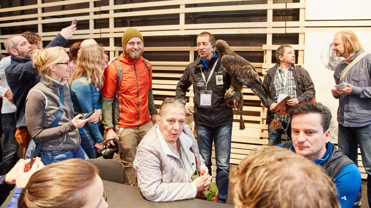 mb-Adler-Sky-3 Bekanntester Vogel der Sportbranche: Drohnen-Adler Sky auf der ISPO MUNICH 2016
