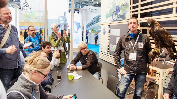 mb-Adler-Sky-4 Bekanntester Vogel der Sportbranche: Drohnen-Adler Sky auf der ISPO MUNICH 2016