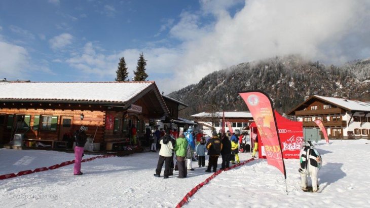 mb-Schiffelmann_4 Zum Wintersport braucht man erst mal eins: eine gute Ausrüstung. Sachspenden in From von Ski und Schneekleidung ermöglichen allen Jugendlichen Skifahren zu lernen.