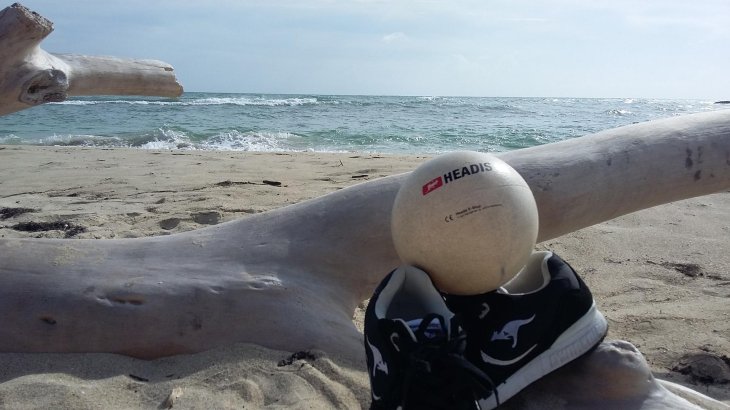 mb-headis_insel_strand Pure stress: But not always, Headis on tour in the Dominican Republic