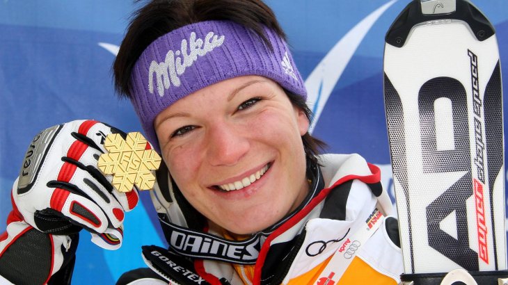 mb-Riesch-9 Im selben Jahr holte die Garmisch-Partenkirchnerin ihre erste Goldmedaille bei einer Ski-WM. Sie gewann den Slalom-Wettkampf in Val d' Isere.