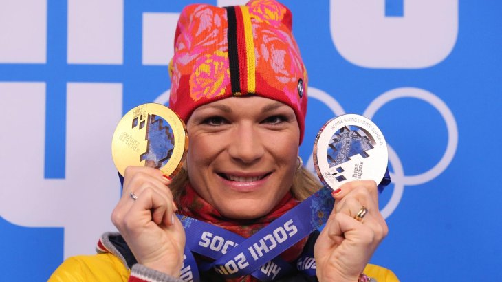 mb-Riesch-16 Der absolute Karriere-Höhepunkt zum Abschluss: Bei den Olympischen Spielen 2014 in Sotschi holte Maria Gold in der Super-Kombination und Silber im Super-G. Im Weltcup gewann sie zudem die Glaskugel im Abfahrtsweltcup.