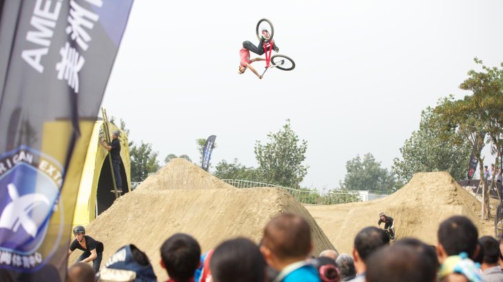 The Stars are showing backflips and turns at the MTB FISE World Series in Chengdu China. 