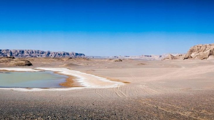 mb-160413-Gobi March 2015-3 Wer sich spontan an das Death Valley in den USA erinnert fühlt, liegt nicht so falsch. Hitze und Trockenheit sind absolut vergleichbar