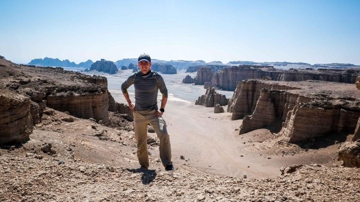 mb-160413-Gobi March 2015-2 Thomas Bohne beim Festlegen der einzelnen Etappen für das Gobi March Rennen