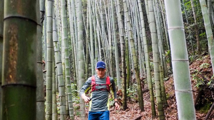 mb-160413-Hangzhou-076398 Auch China, aber deutlich tropischer: Thomas Bohne erkundet die Trails in einem Bambus-Wald rund um die chinesische Stadt Hangzhou