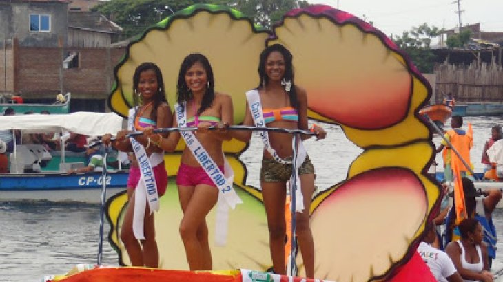Boot-Party: Karneval findet in Südamerika auch auf dem Wasser statt.