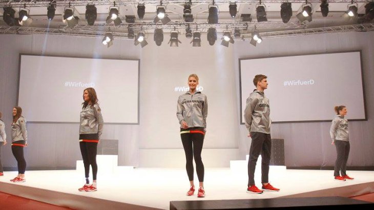 mb-Gercke-in-Sieger-Outfit Je öfter dieses Outfit zu sehen ist, desto besser: Auf dem Siegerpodest sollen die Sportler diese Klamotten tragen.