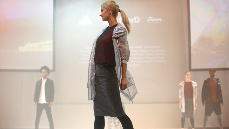 mb-Lena-Gerke-DOSB Topmodel Lena Gercke präsentiert den neuen Look: Die deutschen Damen werden bei Olympia 2016 in Rio so zu sehen sein.