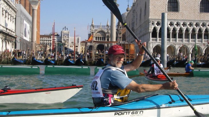 mb-160503-IMGP7688 Nigel Foster with a group of students in Venice.