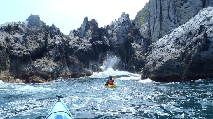 mb-160503-P6223714 Kayak tour in front of Tatoosh Island in the State of Washington.