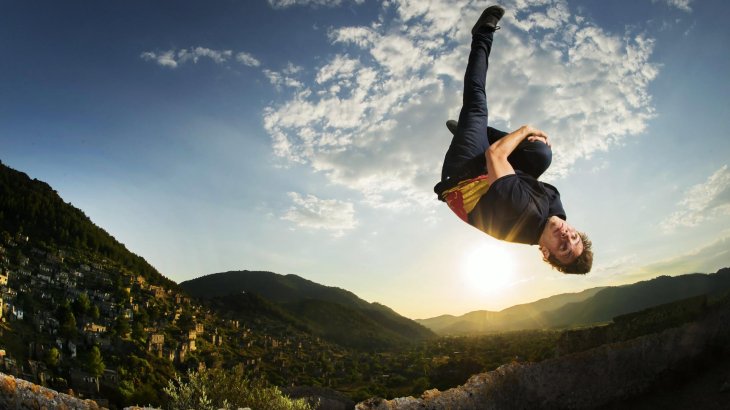 mb-Jason-Paul-4 Eine Form von Kunst soll Freerunning sein und sich damit von Parkour unterscheiden: Ein schönes Beispiel von Jason Paul.