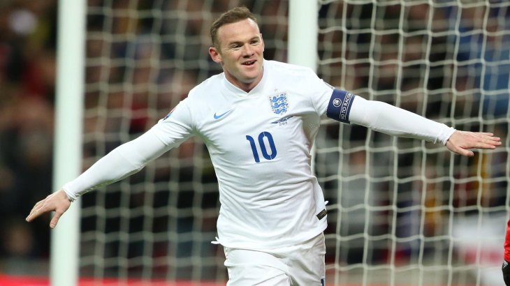 mb-fussballer-gehalt-3 Die Leistung stimmt nicht (mehr), doch auf Rang vier der EM-Topverdiener steht Wayne Rooney. Englands Stürmer soll laut Forbes rund 26,1 Mio. Dollar verdienen.