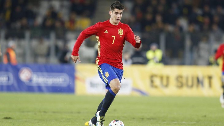 mb-EM-Trikot-6 Titelverteidiger Spanien tritt im rot-blau-schwarzen Dress von Adidas an.