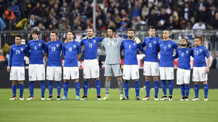 mb-EM-Trikot-7 Blau und hauteng: Die Trikots der italienischen Nationalmannschaft.