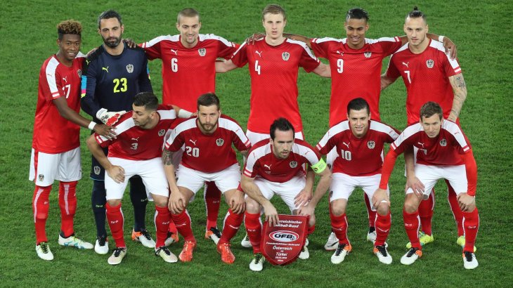 mb-EM-Trikot-10 Österreich spielt in rot-weißen Puma-Trikots in Frankreich.